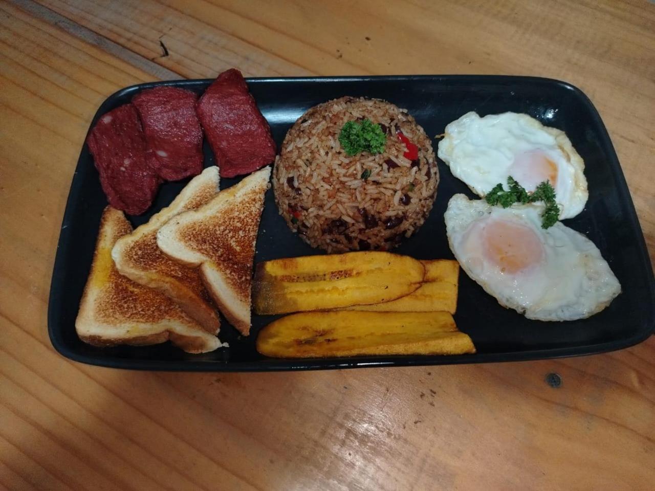Blue Iguana Hotel Samara Ngoại thất bức ảnh